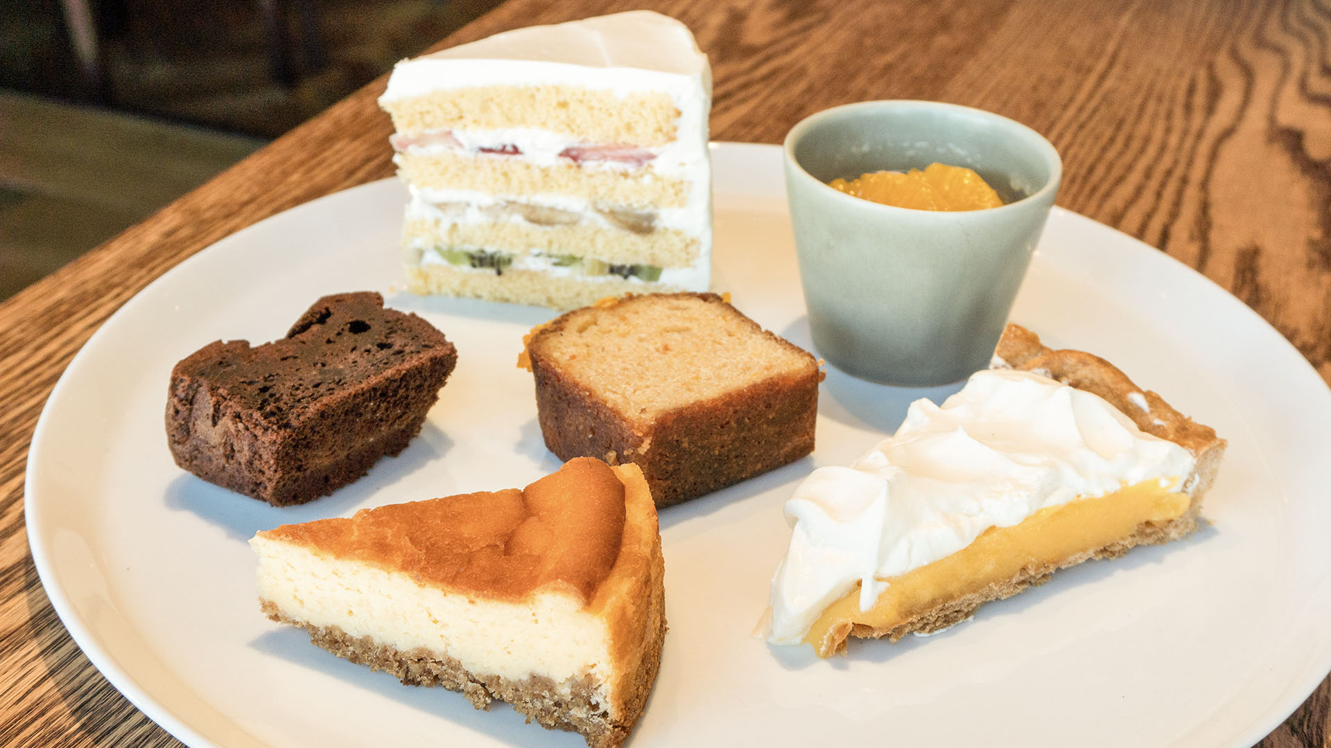 イベントでケーキワゴンをやったことがありました。いまのワゴンスタイルのお手本です。